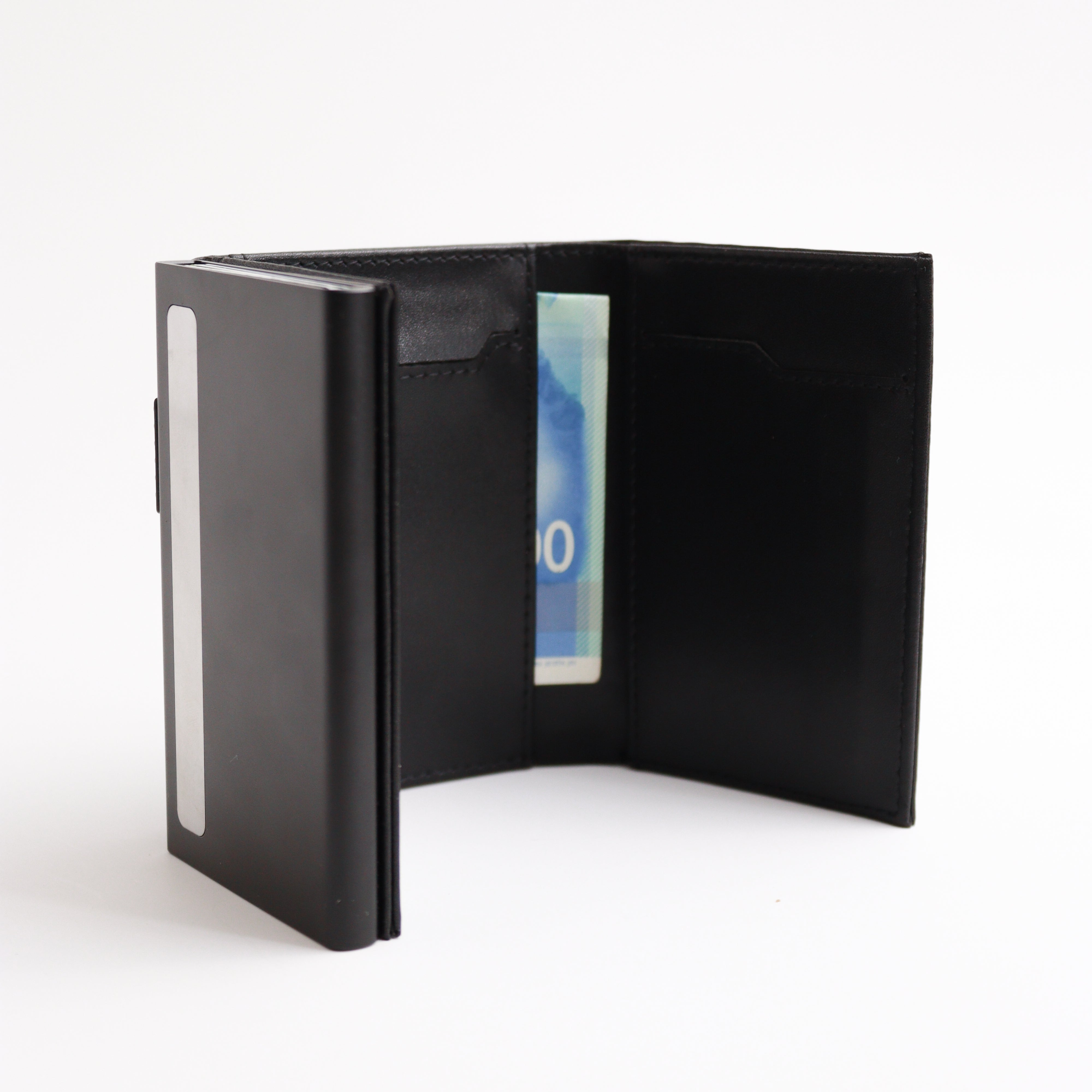 Minimalism and security: Anti-theft cardholder for everyone